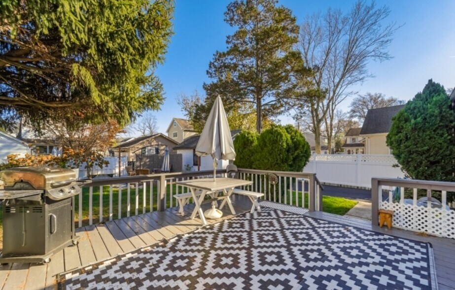 Building Photo - 391 Ward St