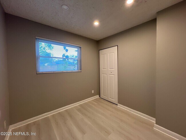 Building Photo - 9028 Castle Blvd