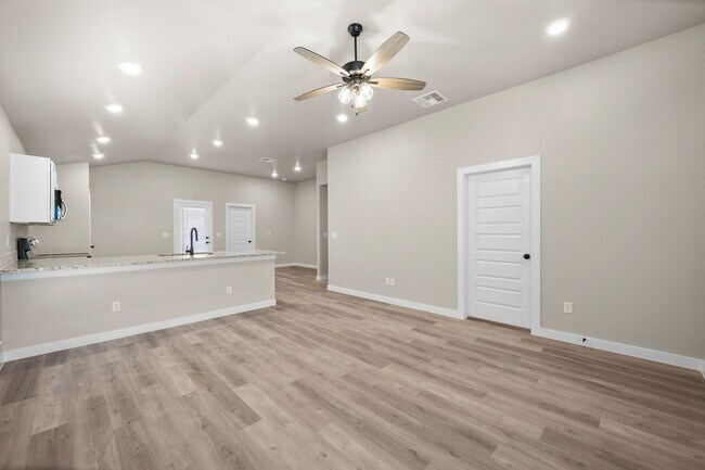 Building Photo - Bell Farms Home Available August