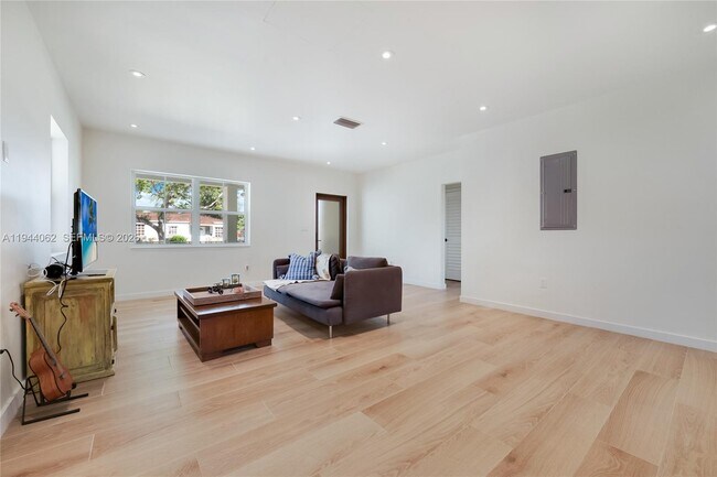 Building Photo - 6356 SW 14th St