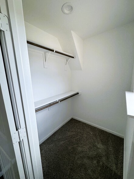 Building Photo - 615 Calm Ct