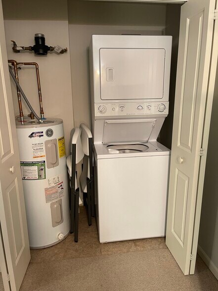 Building Photo - 400 N Richmond St