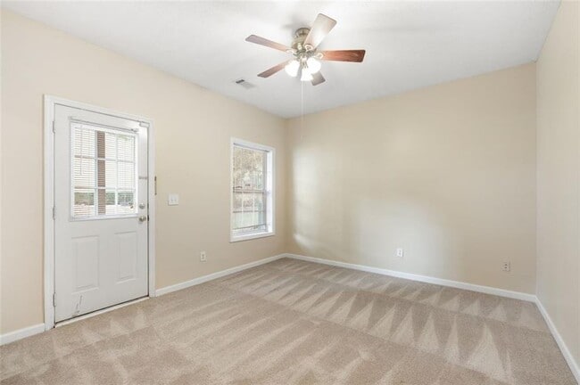 Building Photo - 532 Lantern Wood Dr