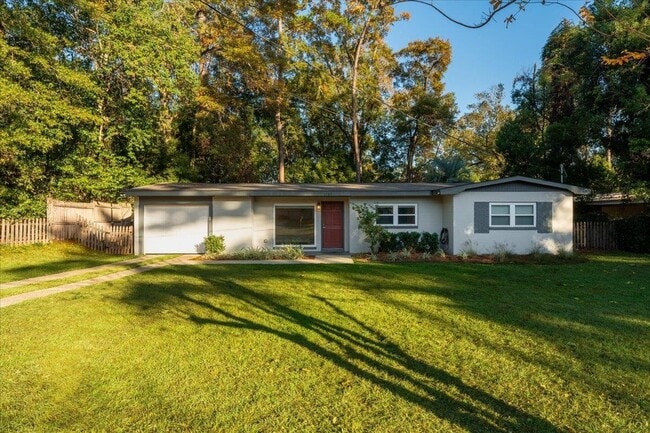 Building Photo - 1707 Hall Dr