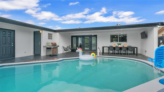 Building Photo - 2201 N 50th Ave