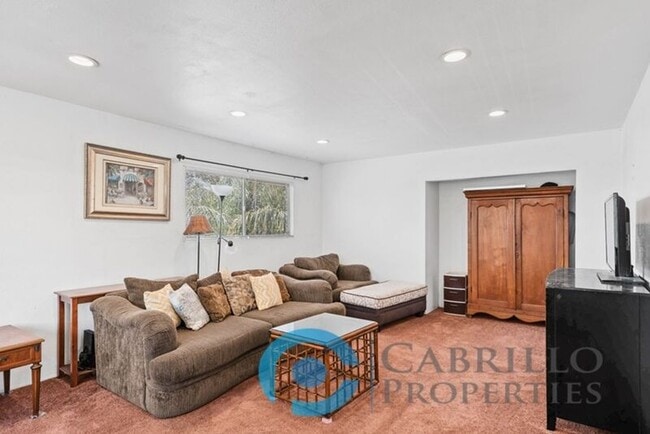 Building Photo - 3964 Manzanita Dr