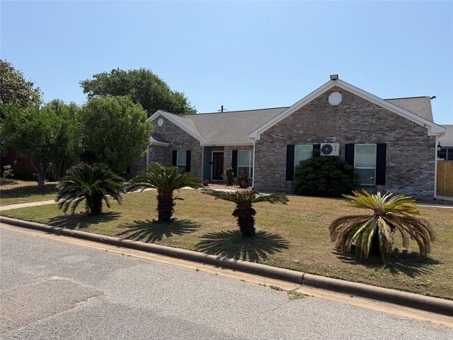 Building Photo - 5525 Swan Dr