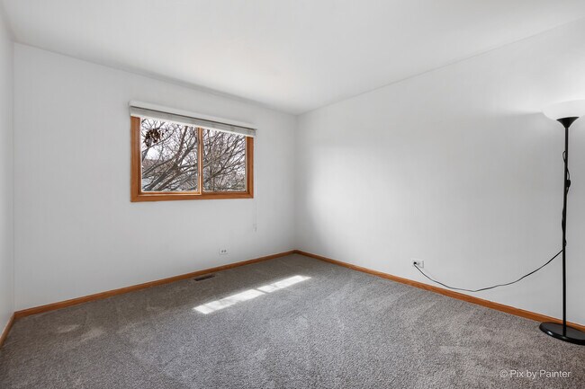 Building Photo - 2083 Maplewood Cir