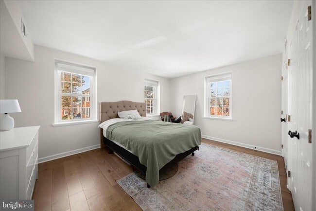 Building Photo - 3031 S Columbus St