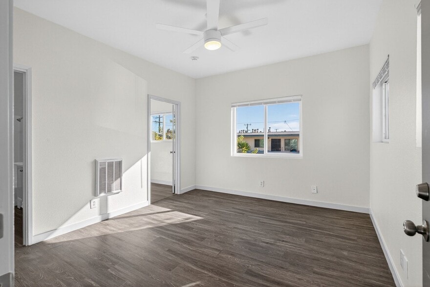 Building Photo - 2212 Myrtle Ave