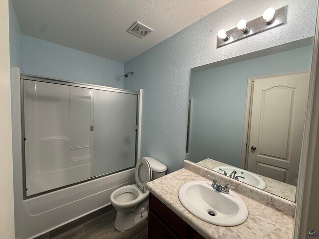 Building Photo - 423 Haddenham Ct
