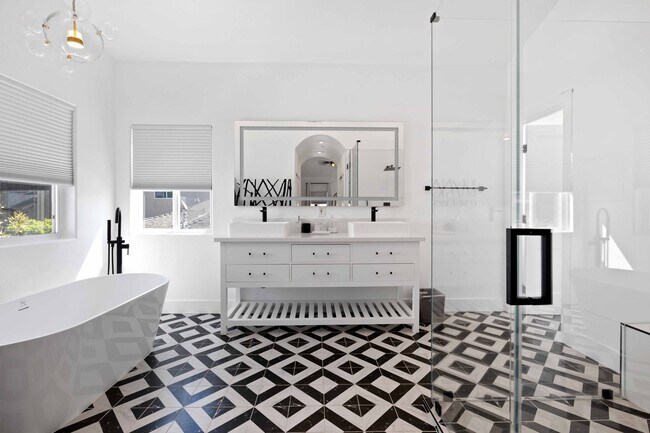 Building Photo - 2113 Harriman Ln