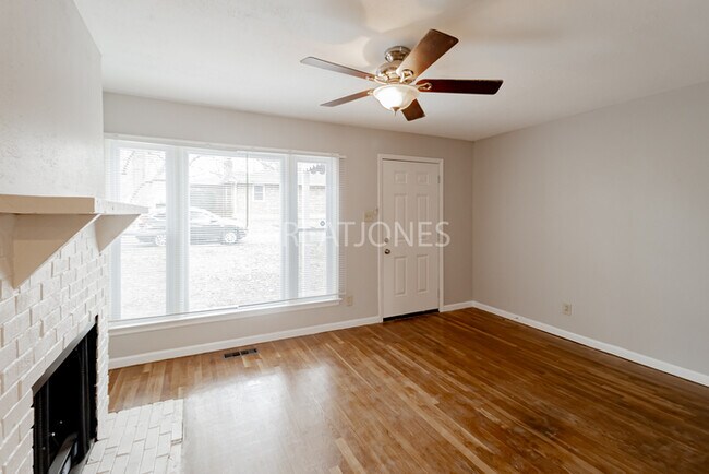 Building Photo - 604 Harrison St