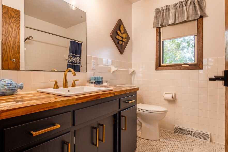 Building Photo - 6806 Sunset Strip NW