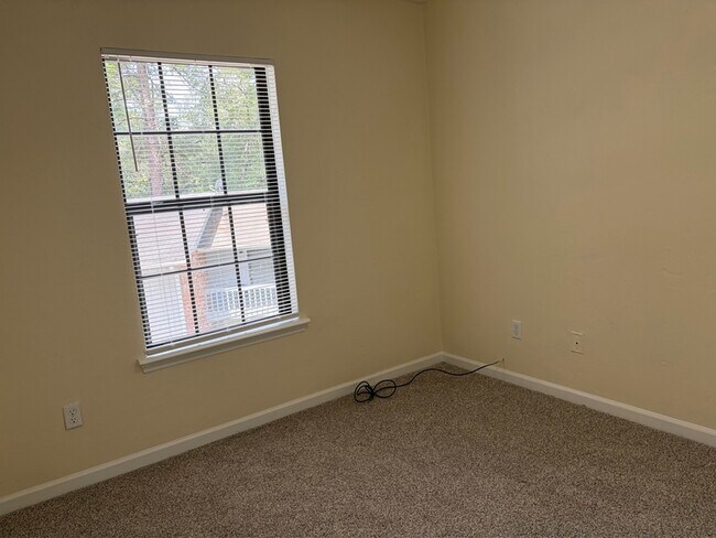 Building Photo - 807 Timbers Ct
