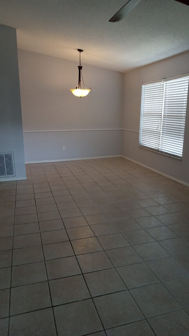 Building Photo - 4004 Nestle Oaks Pl
