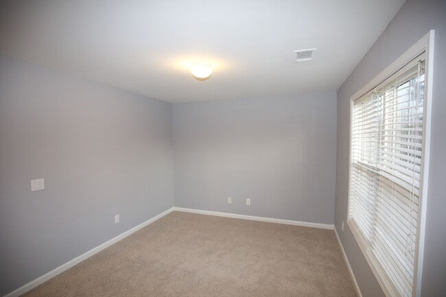 Building Photo - 7897 The Lakes Point