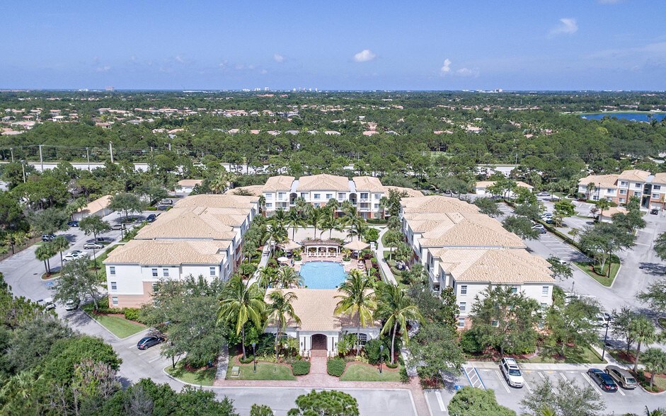 Building Photo - 9210 Myrtlewood Cir W
