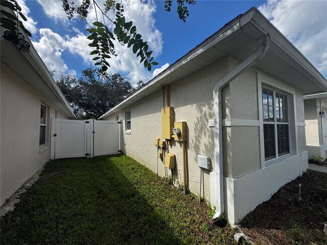 Building Photo - 185 Thornbury Dr