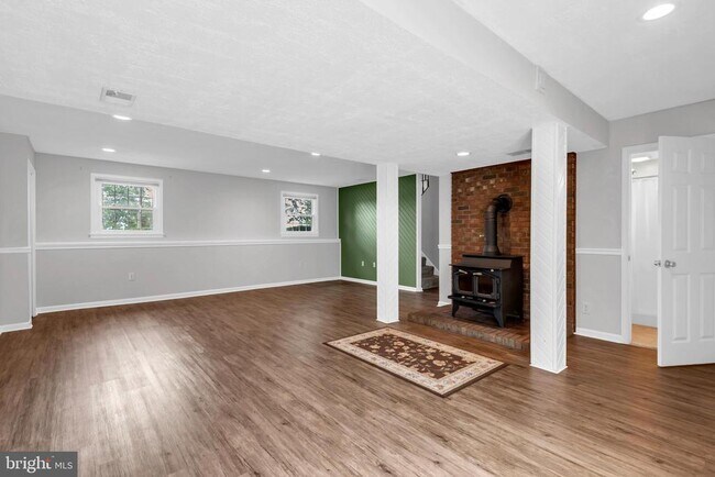 Building Photo - 644 Jasontown Rd