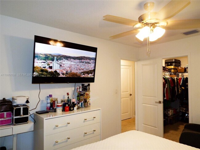 Building Photo - 2363 SE 11th St