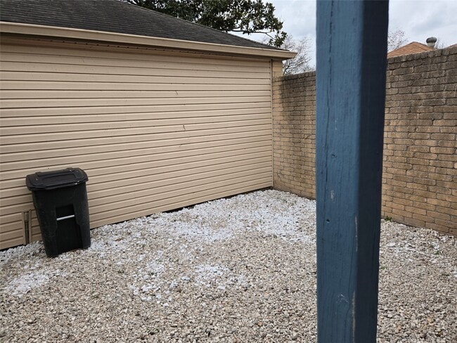 Building Photo - 4111 Knoll Glen Dr