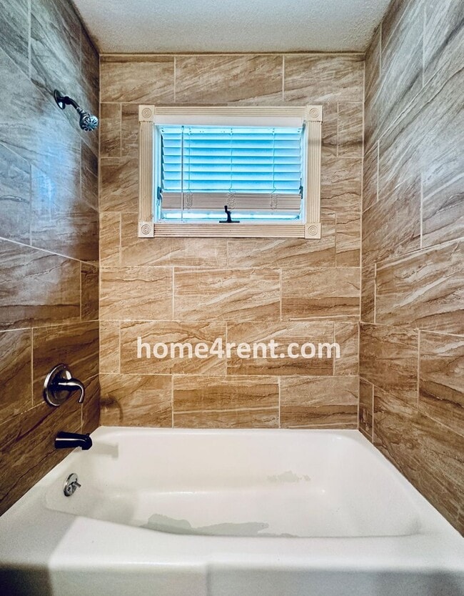 Building Photo - Fantastic Parkville area with Updated Kitchen including Granite Counters and Stainless Steel Appl...