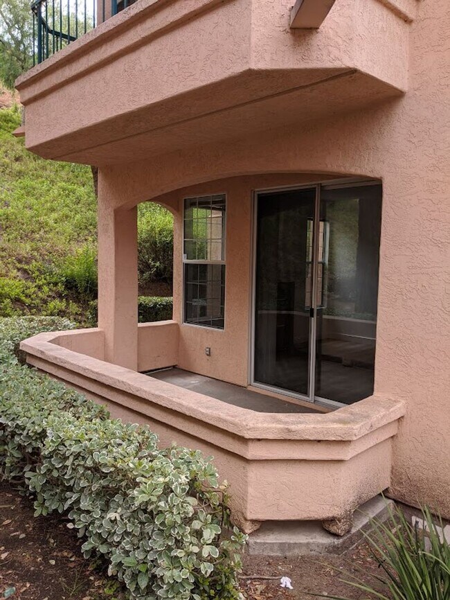 Building Photo - 2 Bedroom-2 Bathroom Single Story Condo in...