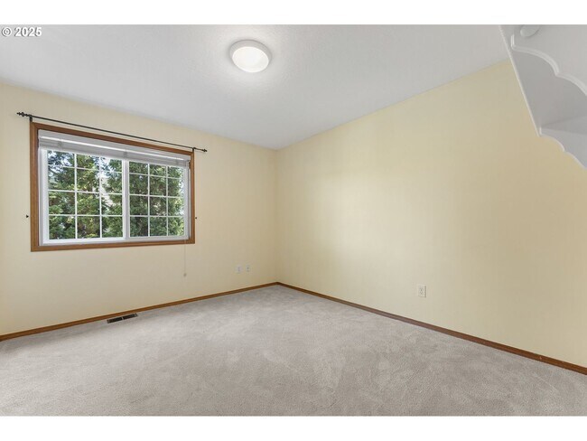 Building Photo - 3-Bedroom Home with Granite Kitchen, Family Room & Private Deck