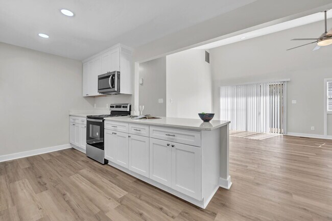 Building Photo - 6 Sundance Pl