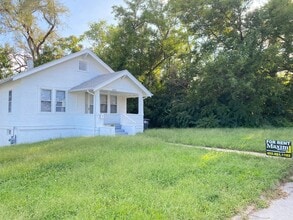 Building Photo - Updated 1 bed 1 bath with walk out basemen...