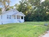 Building Photo - 1/2 OFF FIRST MONTH'S RENT SPECIAL On Upda...
