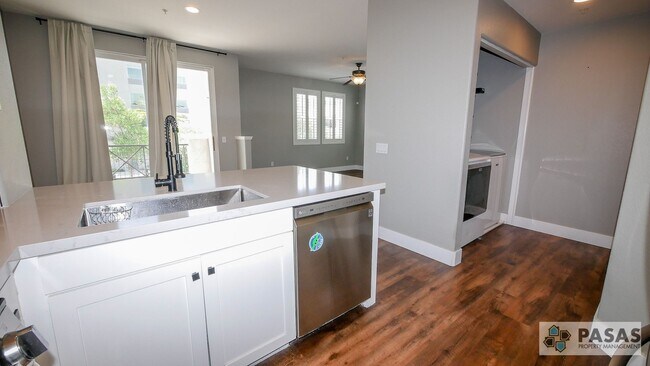 Building Photo - Modern Corner-Unit Condo with tandem 2-Car Garage in Central San Diego