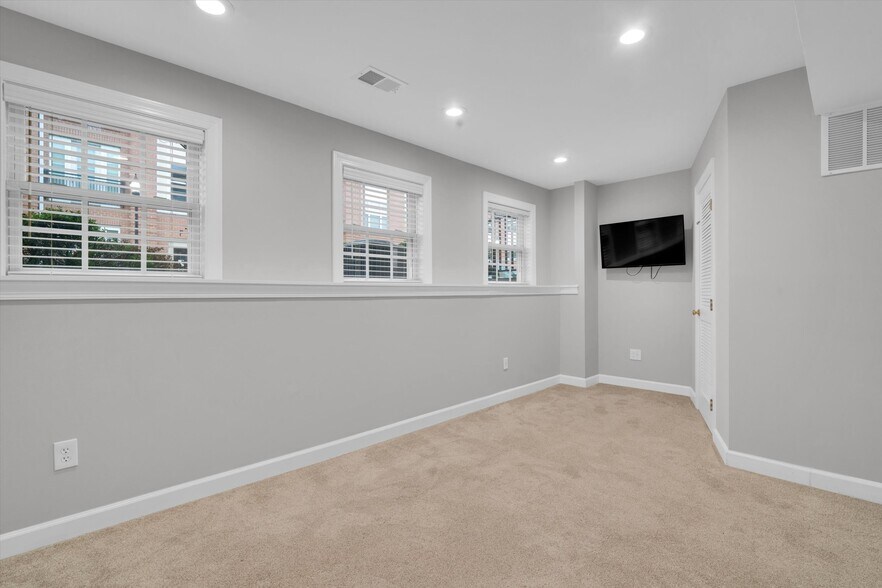 Building Photo - 7974 Vigne Ct