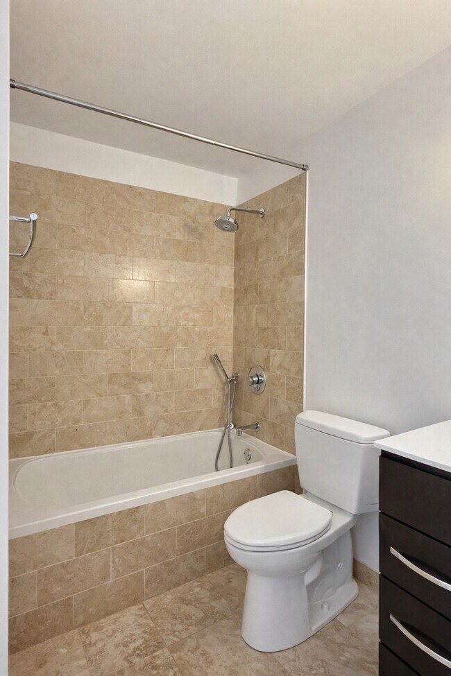 Building Photo - 1660 N La Salle Dr