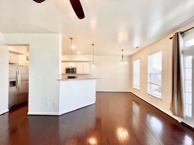 Building Photo - 5897 Bella Marie Wy