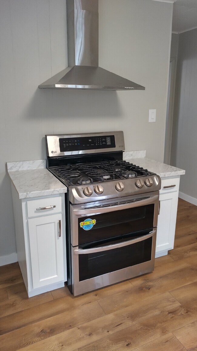 Building Photo - 441 Orwell Way