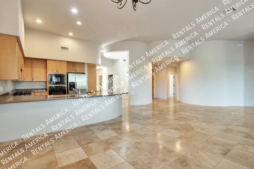 Building Photo - 1033 W Par 4 Dr