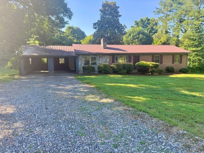 Primary Photo - Rural Statesville - 3BR/1BA + Carport & Fu...