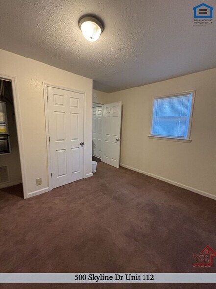Building Photo - 500 Skyline Dr