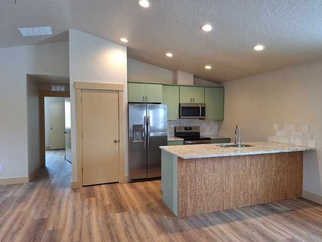 Building Photo - 702 Smith Ave