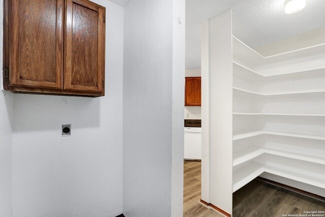 Building Photo - 6943 Sunshine Tree Dr