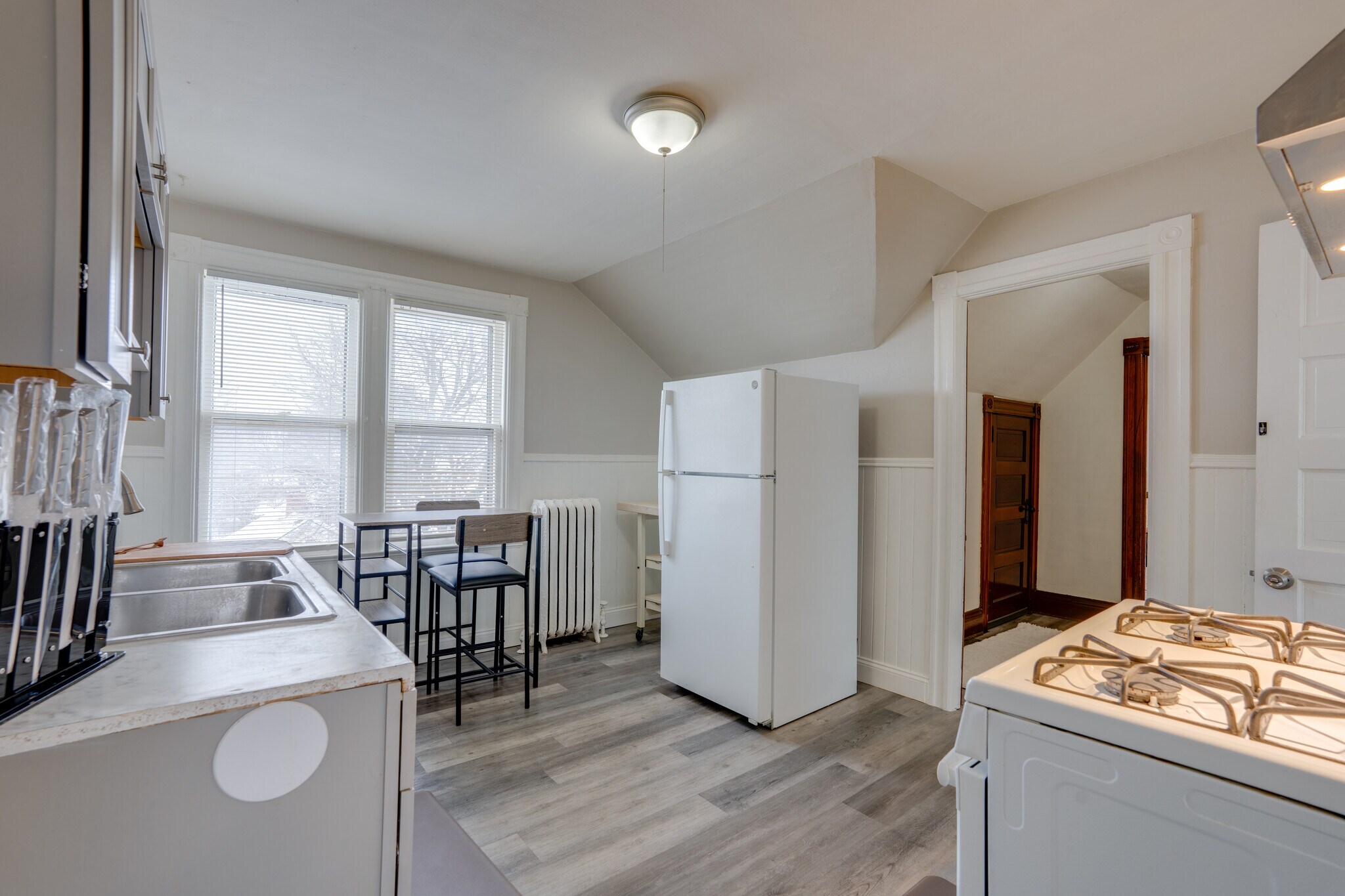 Building Photo - 1102 Sunset Ave