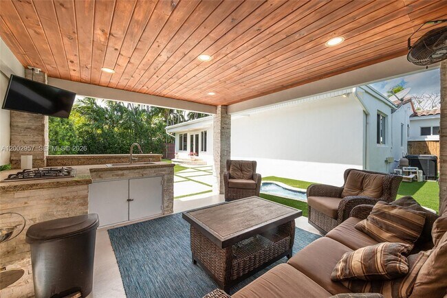 Building Photo - 6134 SW 28th St