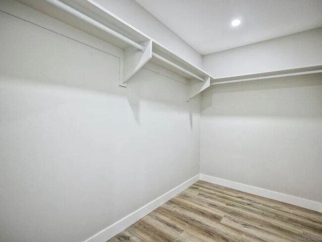 Building Photo - 575 Florida St
