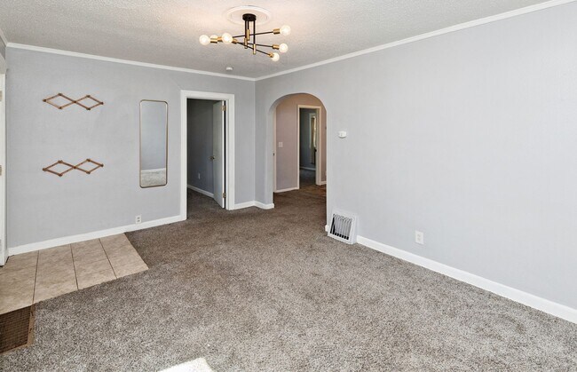 Building Photo - GREAT BACKYARD!! 3 Bed, 1 Bath Home in Des Moines