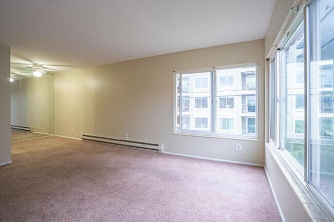 Building Photo - 1 bedroom in Seattle WA 98102
