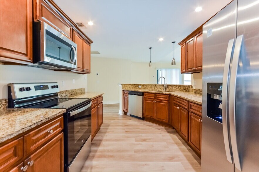 Building Photo - 748 Tomlinson Terrace