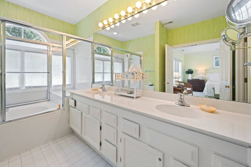 Building Photo - 49 Collins Meadow Dr