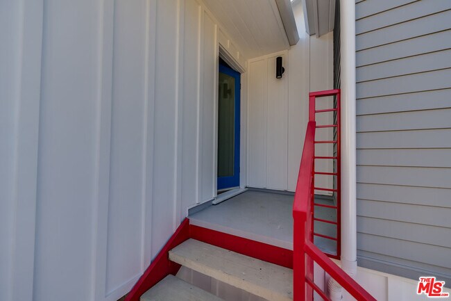 Building Photo - 610 Victoria Ave